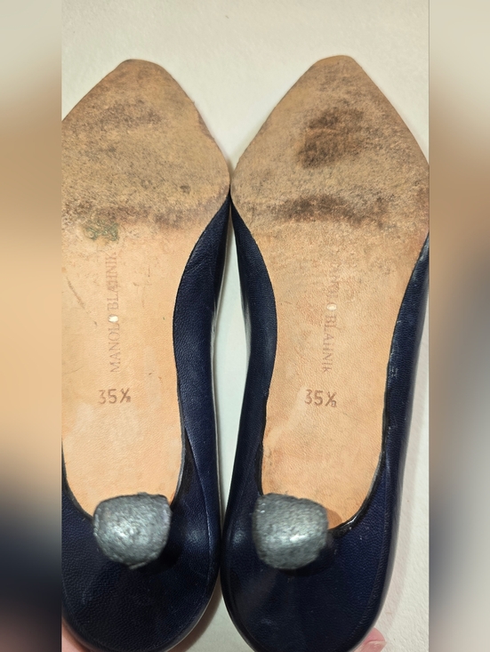 Manolo Blahnik Carolyne Navy Blue Leather Pointed Toe Pumps Size 35.5